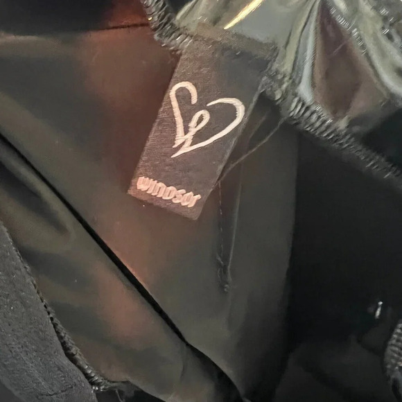 Windsor Pleather Black Mini Skirt Size Small Hem Slit Cocktail Club Evening - Picture 7 of 7